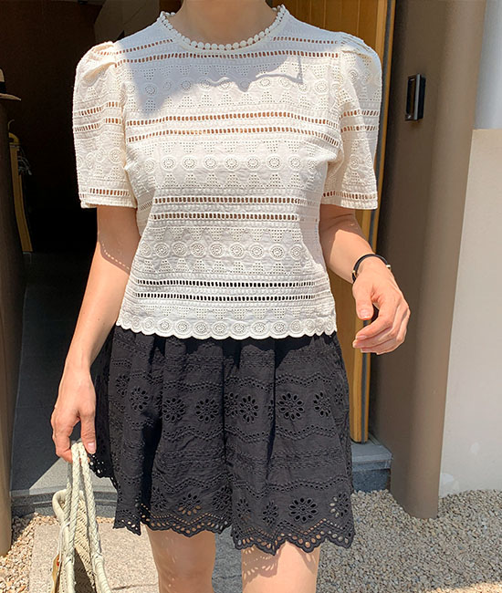 パンチングレースブラウス