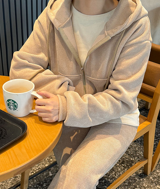 ベルベットフードジップアップ