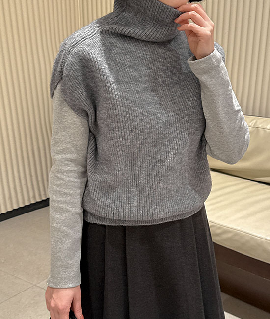 タートルネックベスト