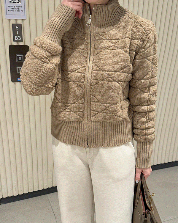 ルイニットジップアップ