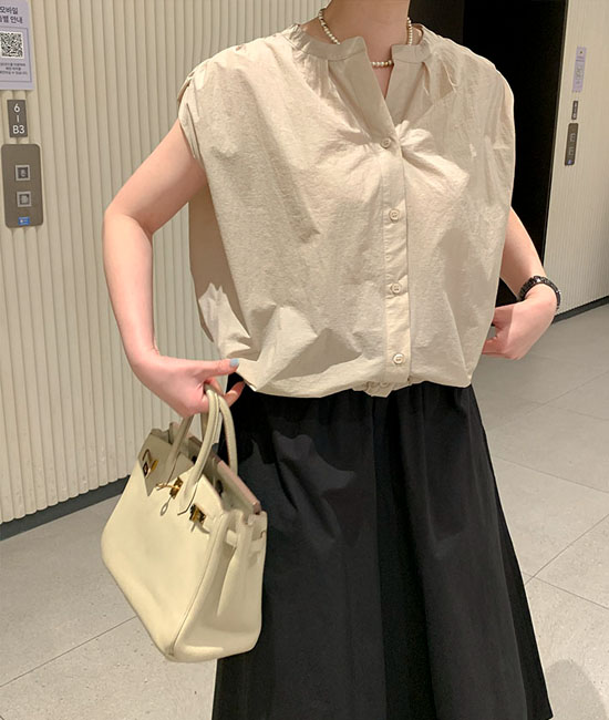 アルマ袖なしブラウス