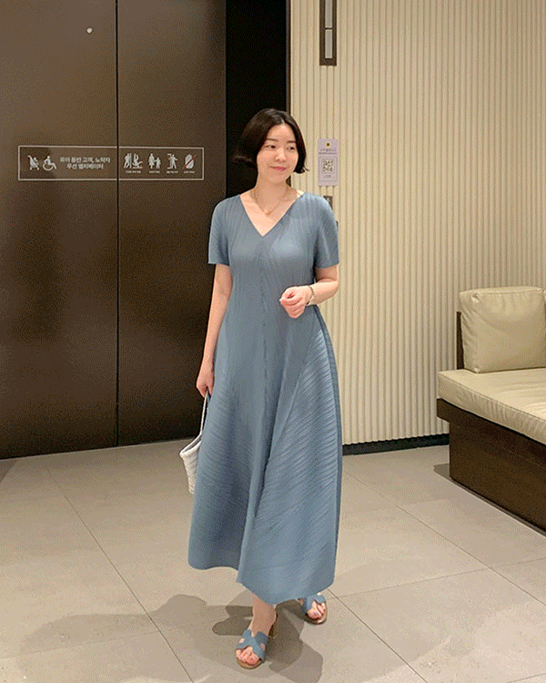 부이넥 프리츠 원피스