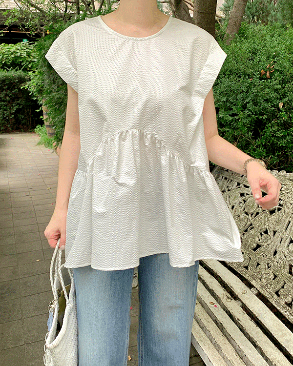 エンボスシャーリングブラウス