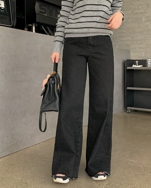 ブラック切開デニムパンツ