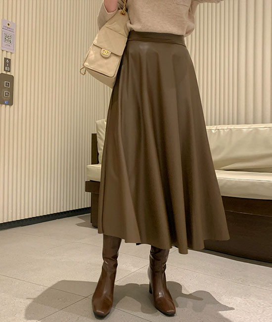 レザーフレアスカート