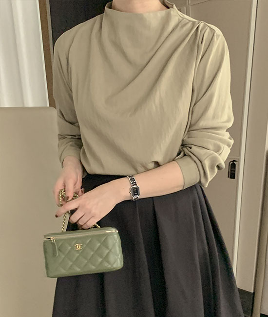 ヌア・ブラウス