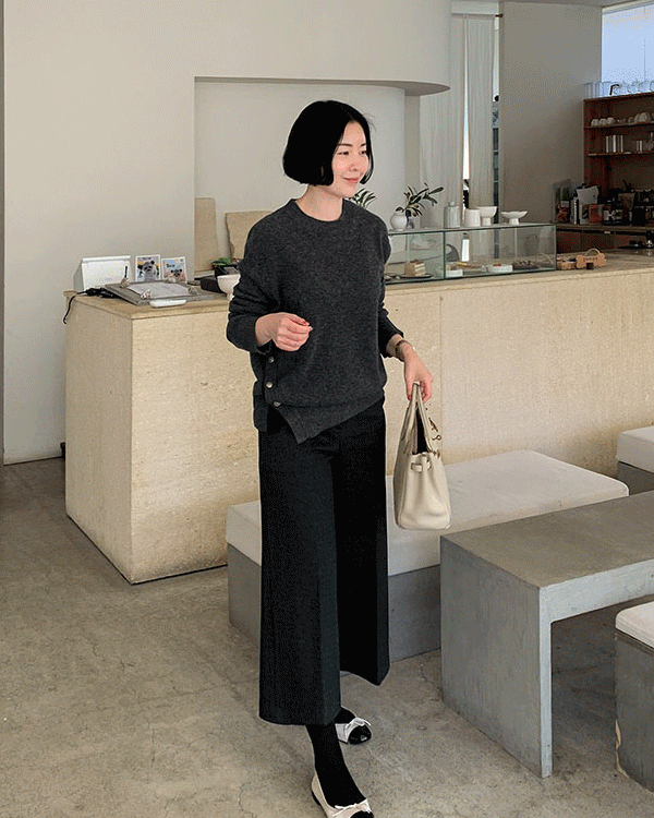 ゴールドボタンメリーノールニット