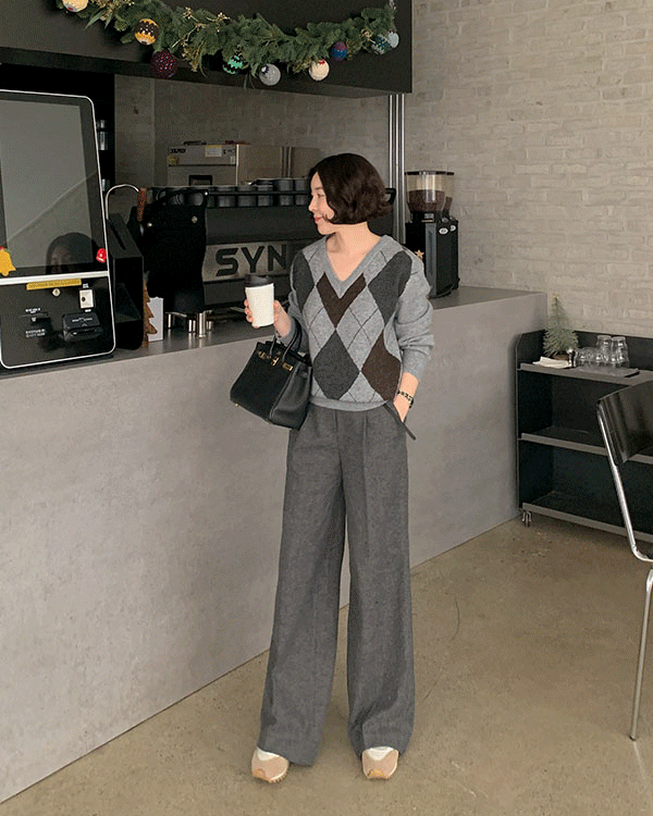 アーガイルブイネックニット