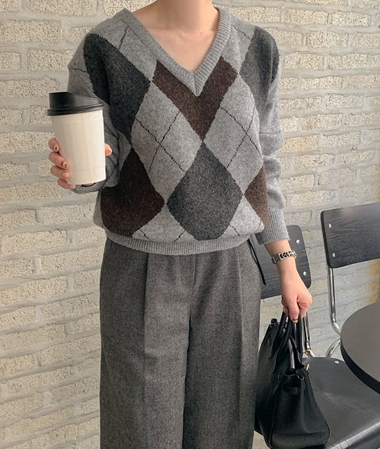 アーガイルブイネックニット