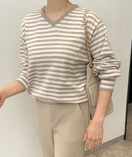 ストライプブイネックニット