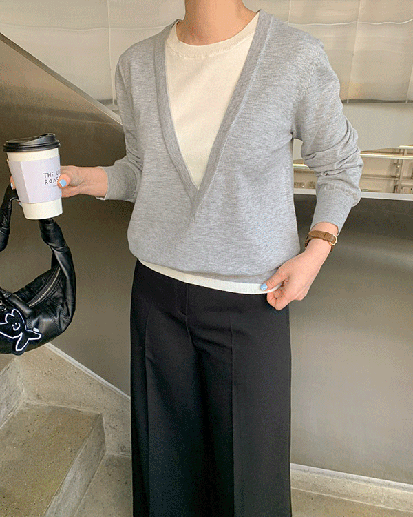 부이넥 레이어드 니트