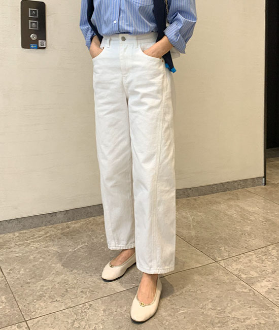 ホワイトバギーパンツ