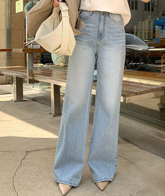 アラウンド 淡い青色デニムパンツ