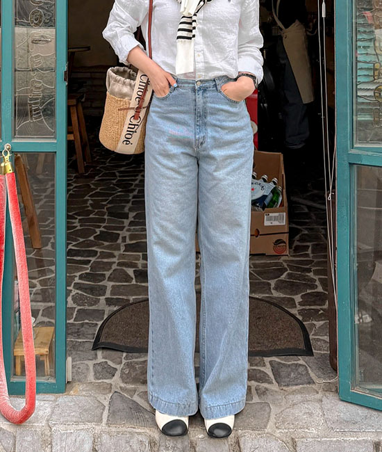 ウェイズ 淡い青色デニムパンツ