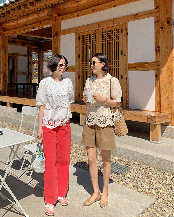 ロハパンチングブラウス