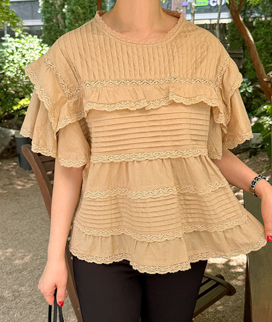 エリーブパンチングブラウス