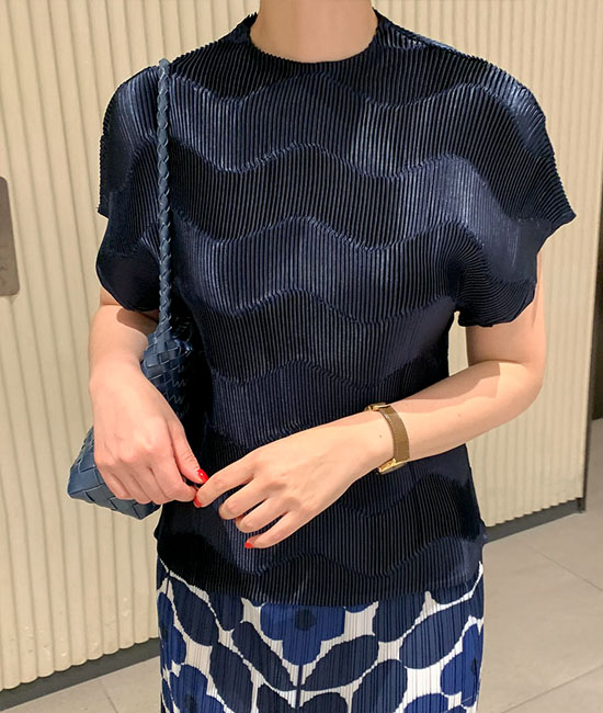 アコーディオンプリッツブラウス